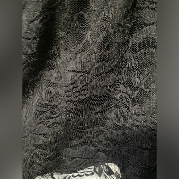 Brand New Dressy lace party top - Picture 2 of 3